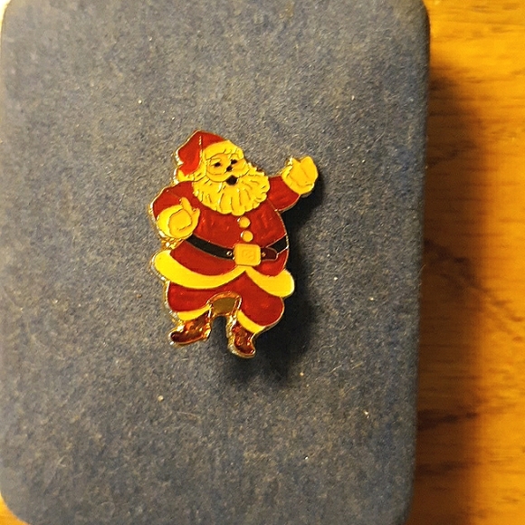 Vintage Tiny Santa Pin Brooch Shiny Laquer Finish Christmas Accessory - Picture 3 of 4
